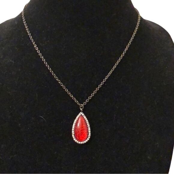 🌼🌼Laura Ashley imitation ruby necklace NWT🌼🌼 - Picture 2 of 3